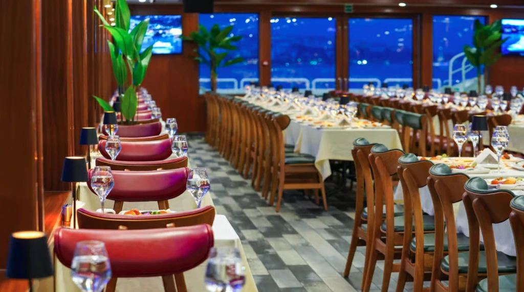 İstanbul: Boğaz Öğle Yemeği Turu ile Rehber ve İçecekler