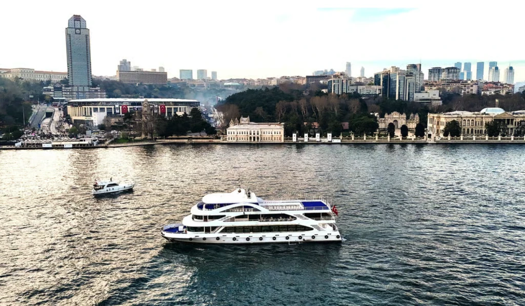 İstanbul: Boğaz Öğle Yemeği Turu ile Rehber ve İçecekler