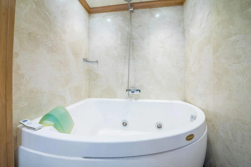 Blue Heaven Deluxe Gulet with Jacuzzi