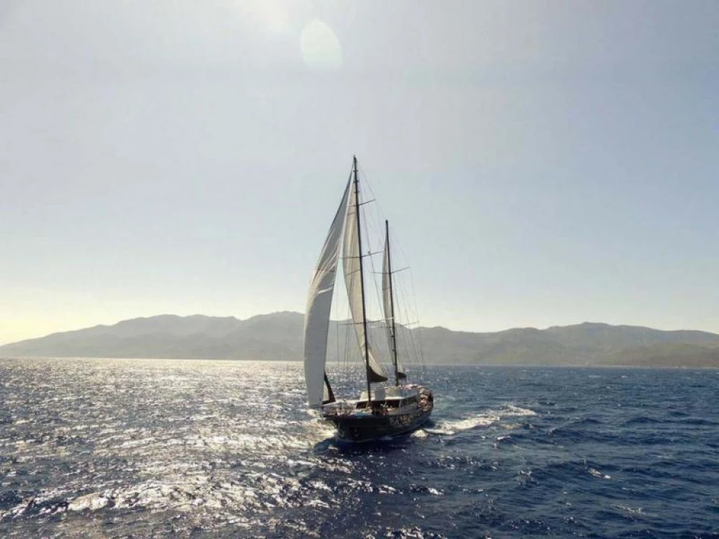 Explore the Greek Islands on the “Gulet Virtuoso” – Luxury Blue Voyage