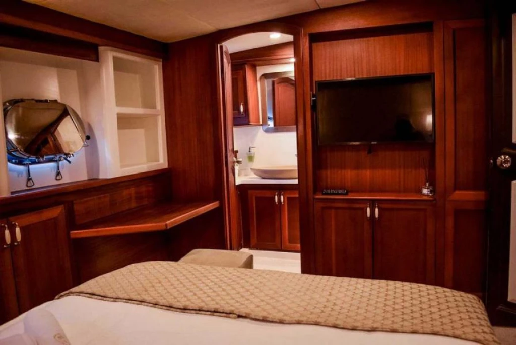 Explore the Greek Islands on the “Gulet Virtuoso” – Luxury Blue Voyage