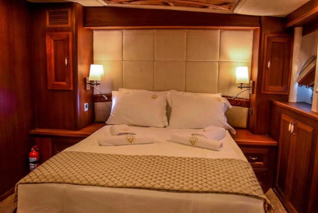 Explore the Greek Islands on the “Gulet Virtuoso” – Luxury Blue Voyage