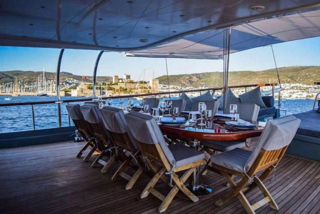 Explore the Greek Islands on the “Gulet Virtuoso” – Luxury Blue Voyage