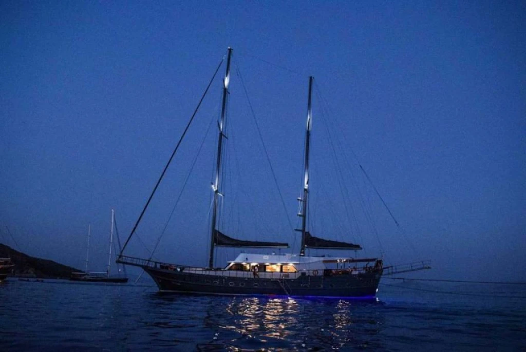 Explore the Greek Islands on the “Gulet Virtuoso” – Luxury Blue Voyage