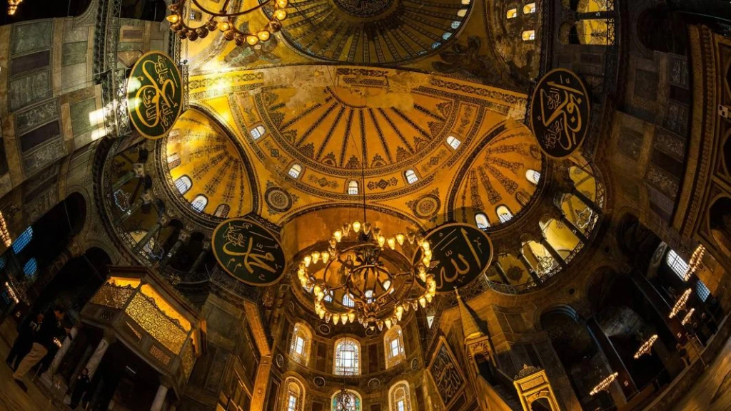رحلة تمتد لـ 14 يومًا من أثينا إلى إسطنبول