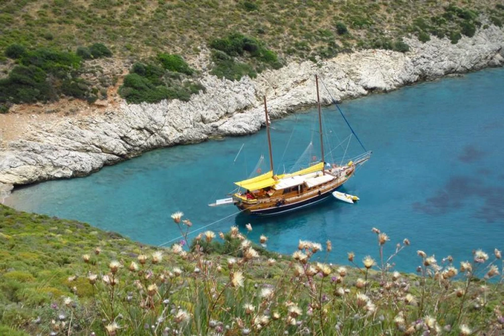 Gulet Yacht Nikola: Your Getaway to Turkish Blue Cruise Adventures