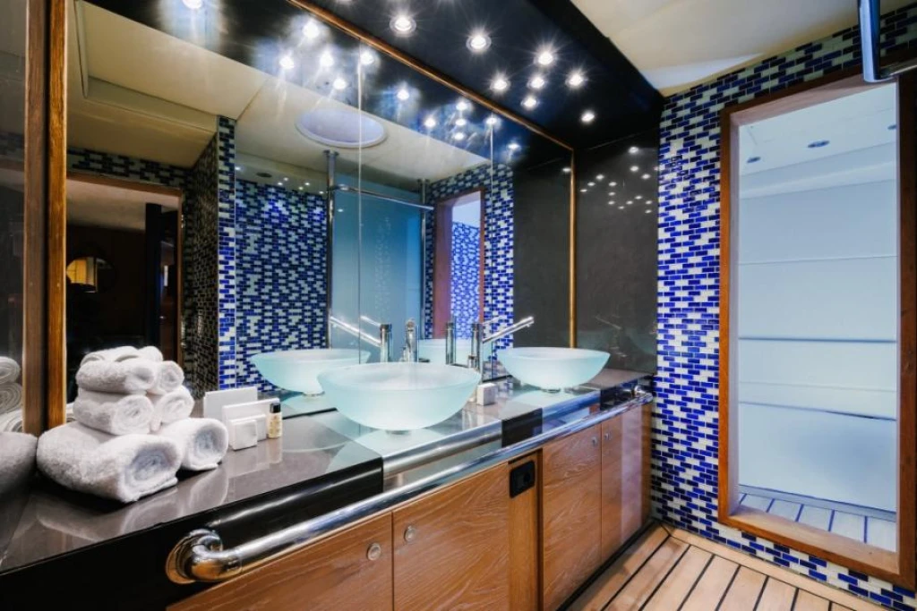 Sparkling Cyclades Cruise: 8-Day Luxury Yacht Experience from Athens