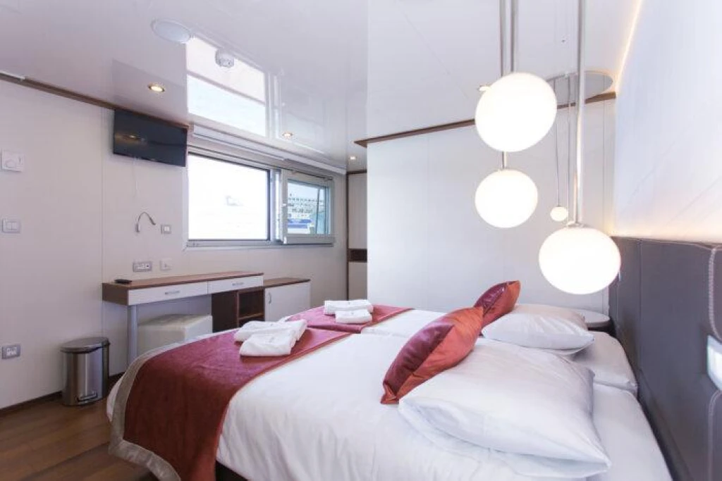 MV Avangard – Deluxe Adriatic Yacht Experience
