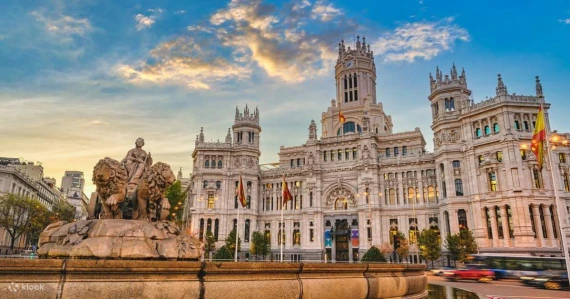 ELEGANT İSPANYA & ENDÜLÜS Türk Hava Yolları ile 7 Gece (BCN-MAD) 
