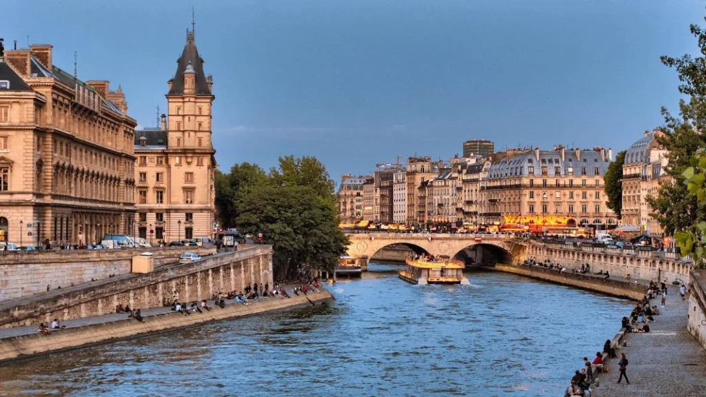 ADANA HAREKETLİ MAXİ BENELUX & PARİS & ALSACE - 7 Gece - SunExpress - (Dus - Dus) 