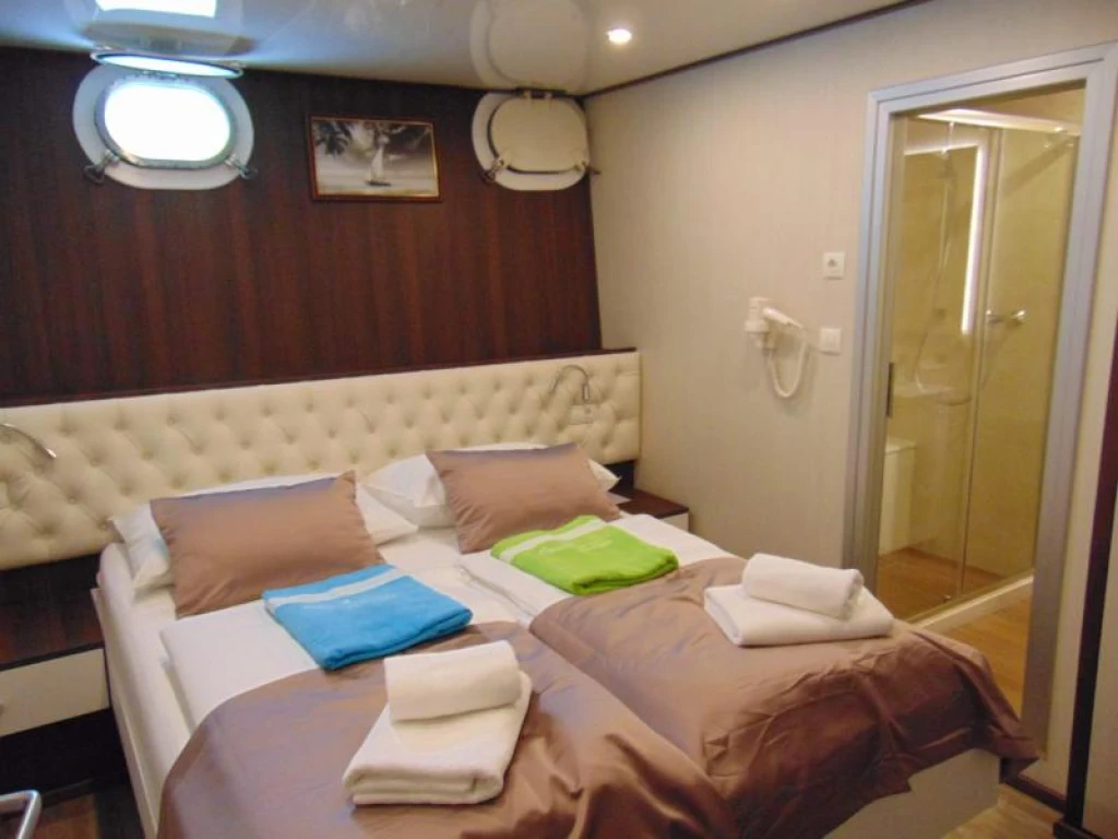 8-Day Split to Dubrovnik Cruise: Explore Croatia in Style