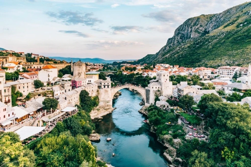 Küllerinden Doğan Bir Efsane: Mostar Köprüsü'nün Bilinmeyen Hikayesi