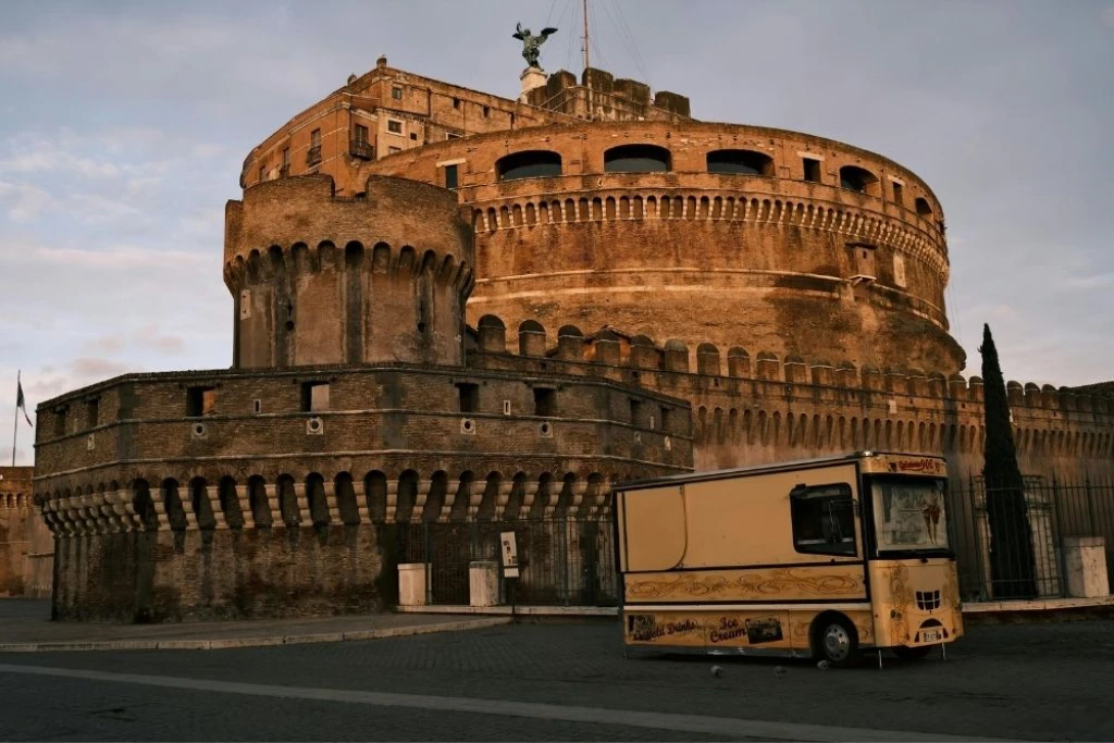Roma'nın 2000 Yıllık Sırrı: Mezar, Kale, Hapishane ve Papalık Sığınağı Castel Sant'Angelo