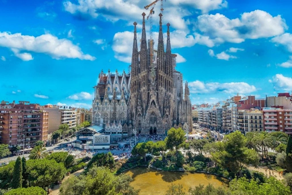 Sagrada Família: Barselona’nın Bitmeyen Efsanesi