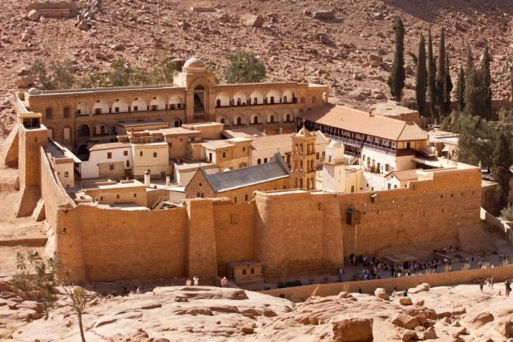 St. Catherine Manastırı: Sina Çölü’nün Kalbinde Tarihe Yolculuk
