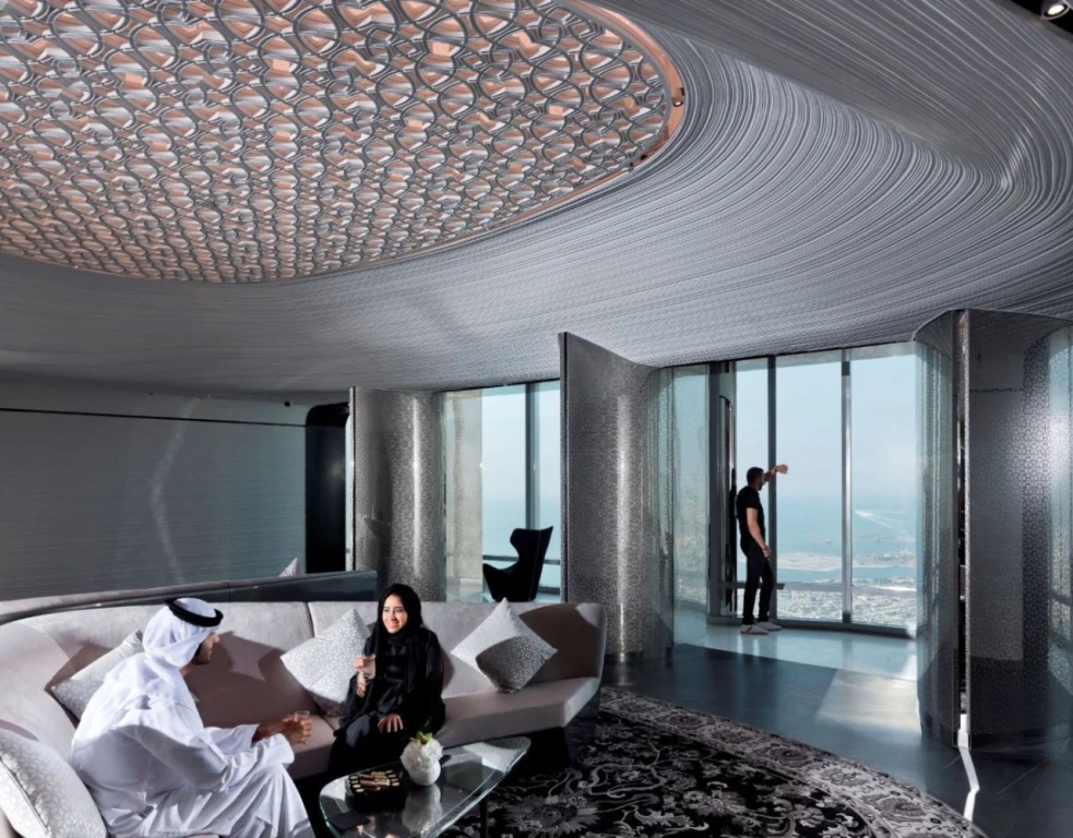 Burj Khalifa Seviye 148 / 149 Normal Saatler