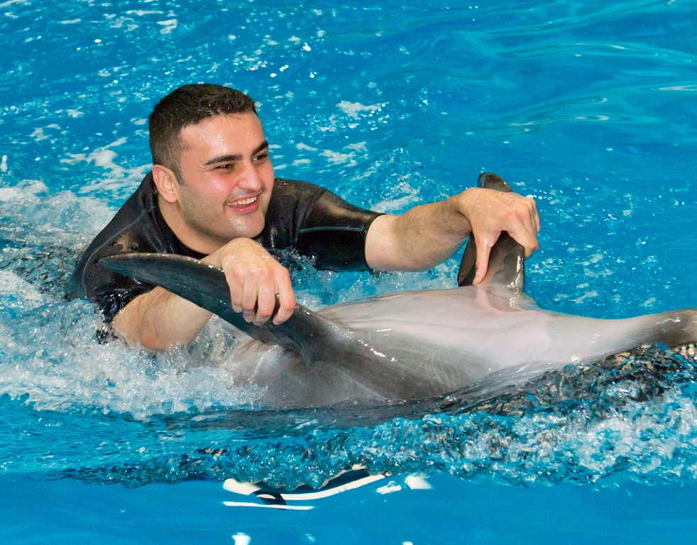 دولفيناريوم دبي – السباحة مع الدلافين