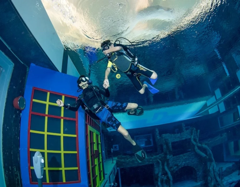 Дайвинг в Deep Dive Dubai бесплатно – для первых погружений