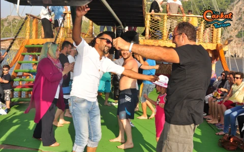 Alanya Helal Konsept Kısa Tekne Turu 14:00-18:00