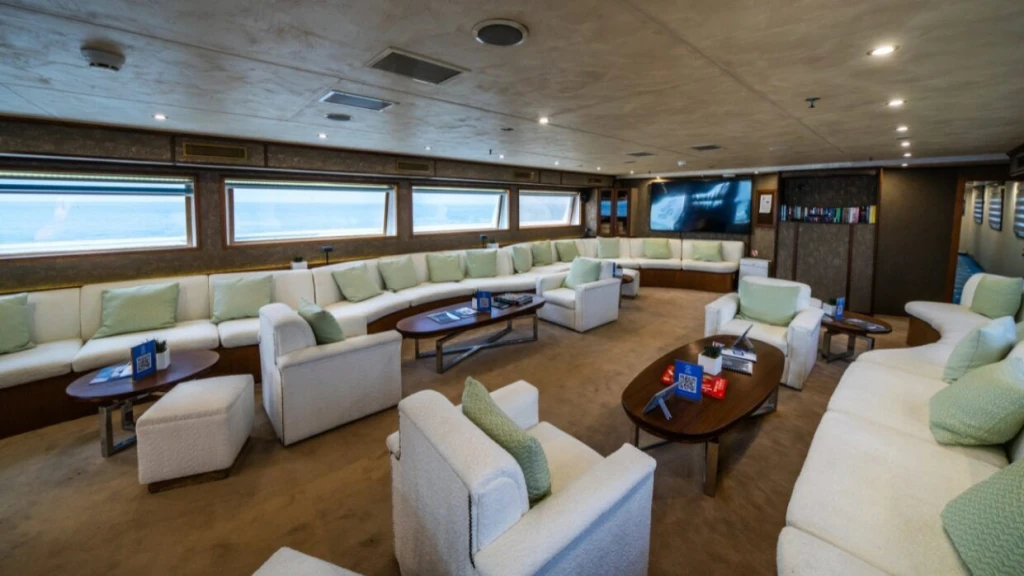 Harmony G – Elegant Boutique Mega-Yacht