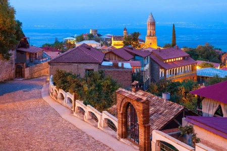 Kafkasların Kalbine Yolculuk: Tiflis’in Büyüsü ve Kaheti’nin Tatları TİFLİS & KAHETİ VE SİGHNANİ AŞI...