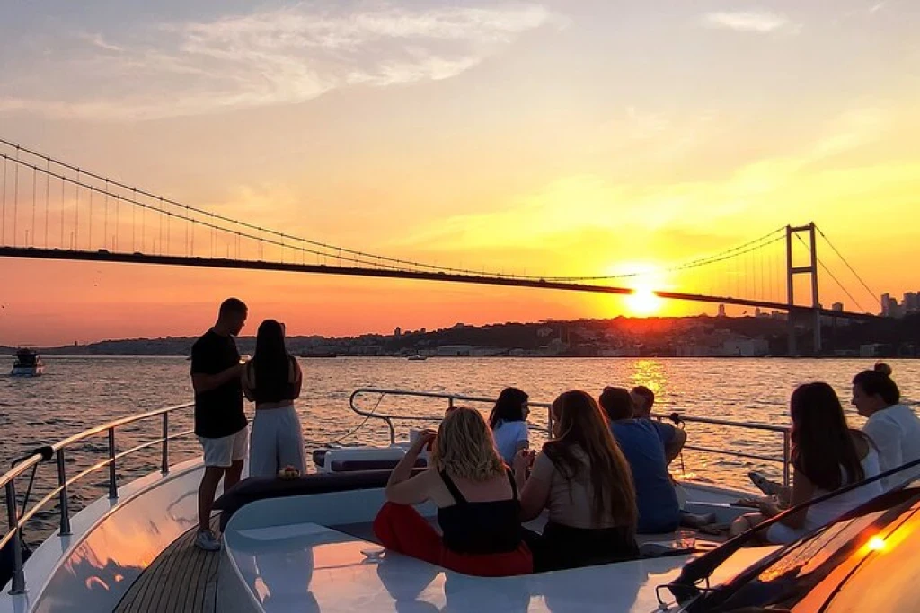 Best of Istanbul Deluxe: Morning Old City Tour & Luxury Yacht Bosphorus Cruise