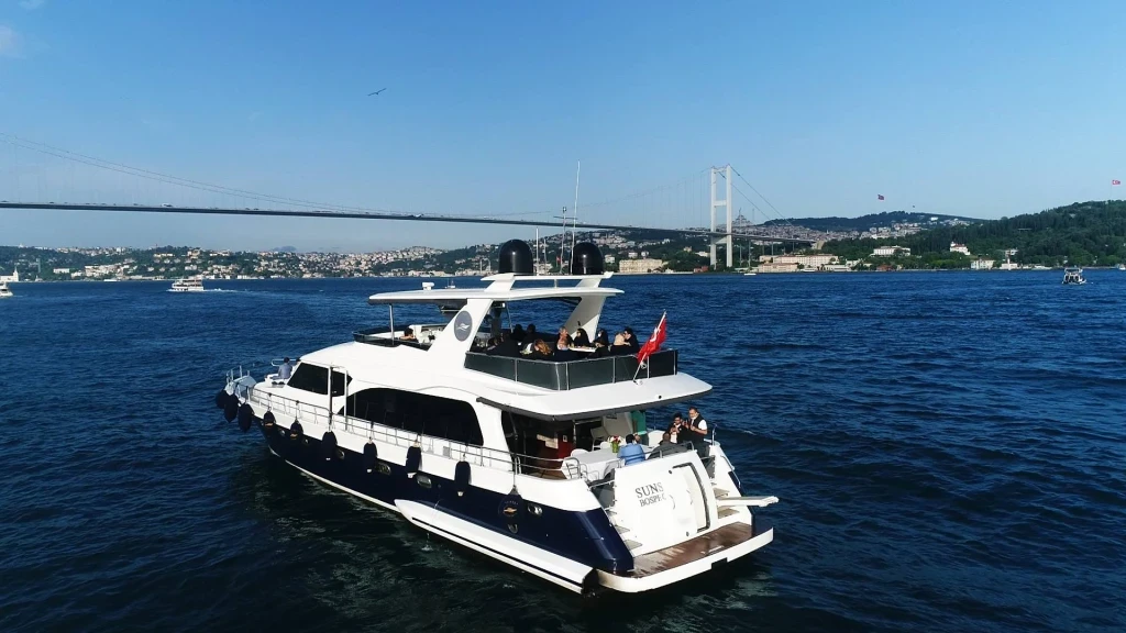 Best of Istanbul Deluxe: Morning Old City Tour & Luxury Yacht Bosphorus Cruise