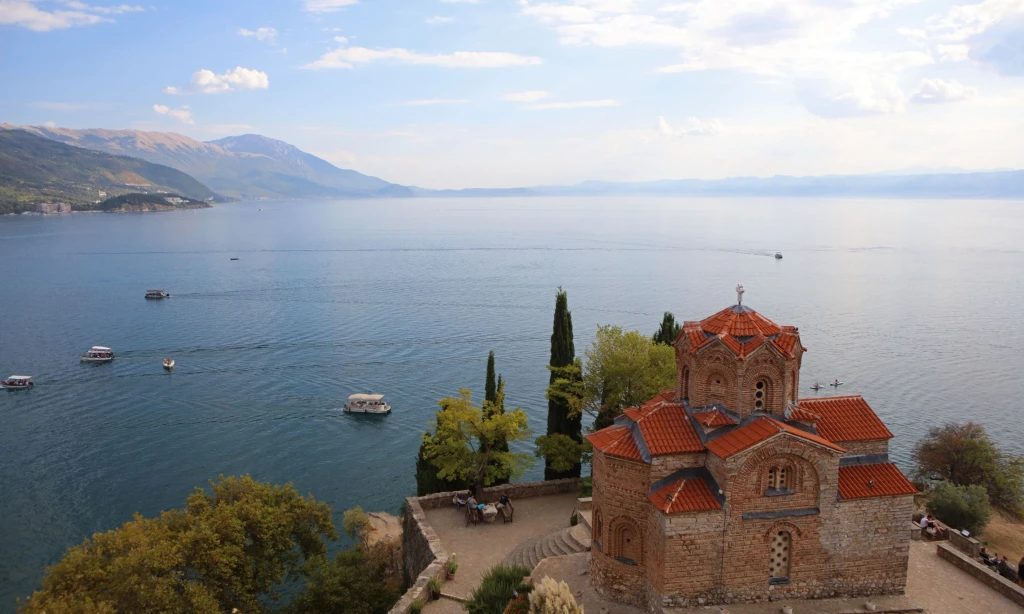 جولة البلقان بالطائرة من إزمير مع جميع الجولات الإضافية مشمولة وعشاء المساء مشمول