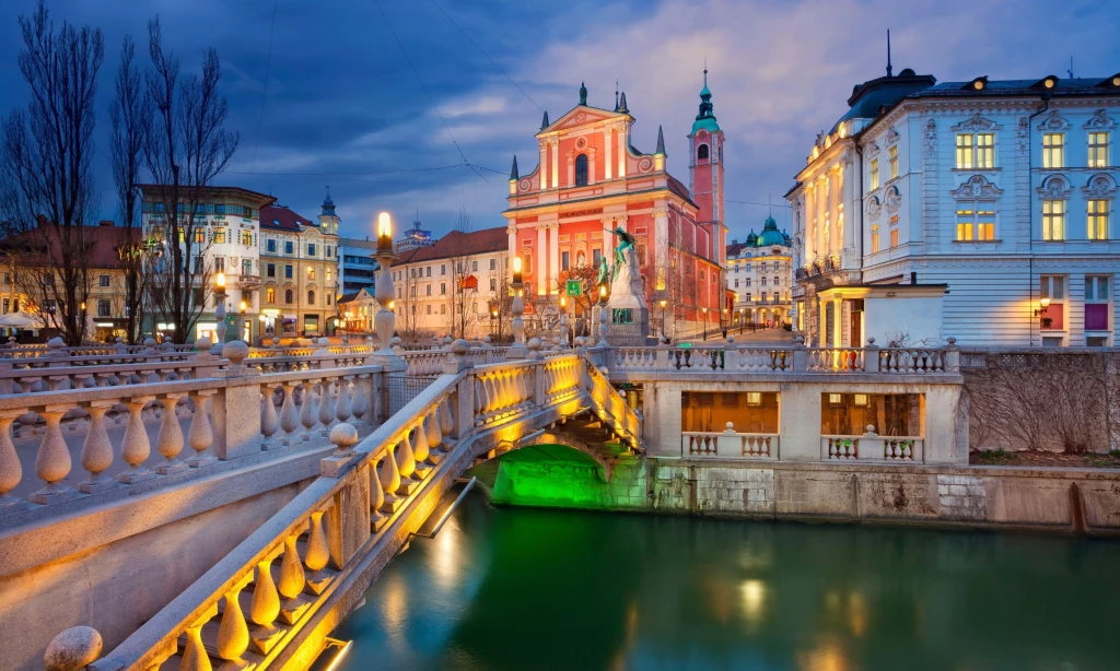 جولة البلقان بالطائرة من إزمير مع جميع الجولات الإضافية مشمولة وعشاء المساء مشمول