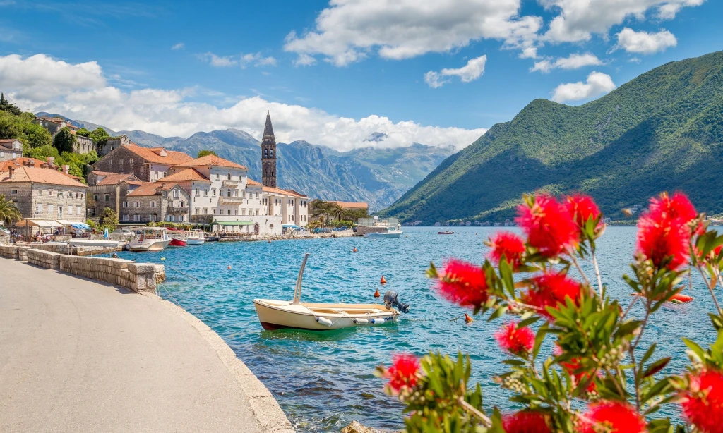 جولة البلقان بالطائرة من إزمير مع جميع الجولات الإضافية مشمولة وعشاء المساء مشمول