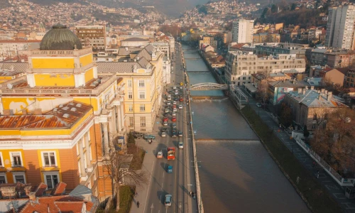 جولة البلقان بالطائرة من إزمير مع جميع الجولات الإضافية مشمولة وعشاء المساء مشمول