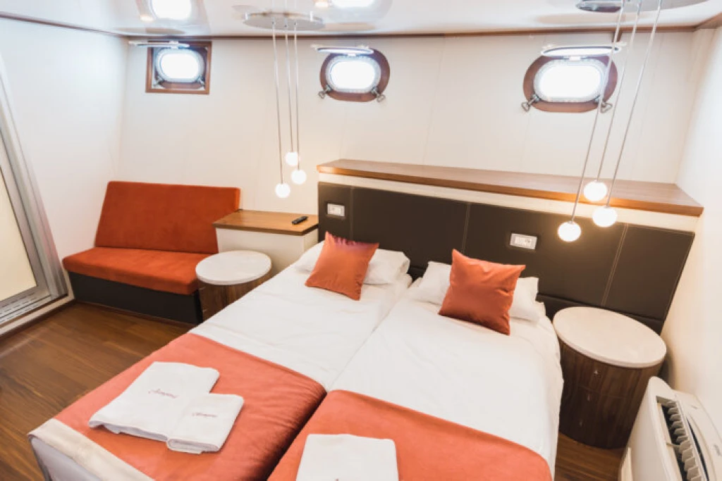 8-Days Deluxe Dalmatian Paradise Cruise