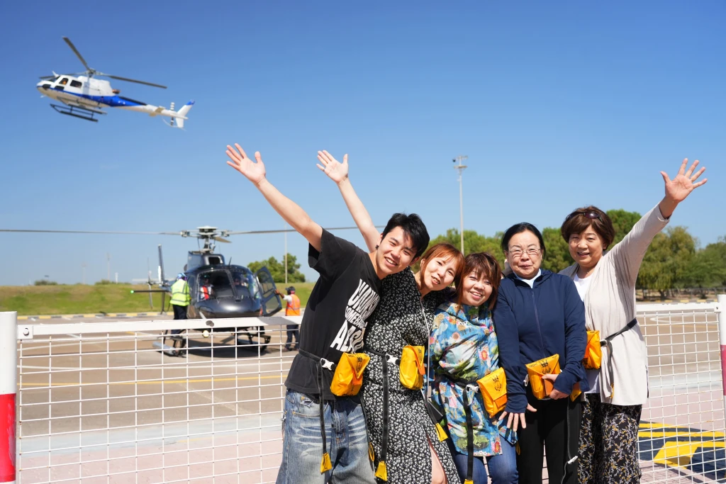 'Dubai dal Cielo: Vale la Pena un Volo in Elicottero?'