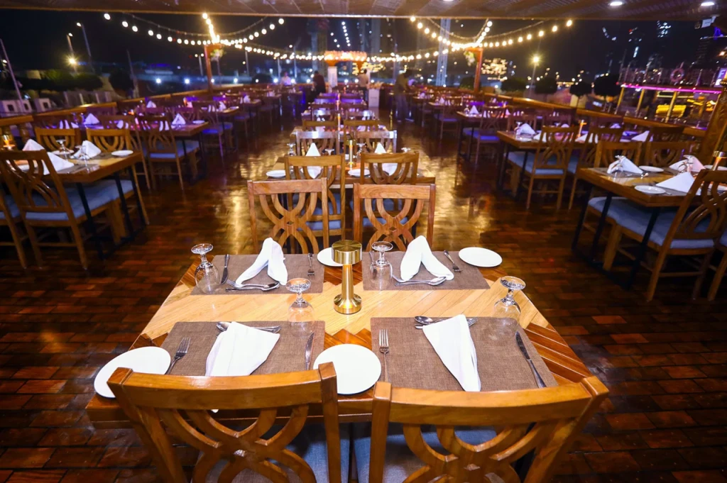 رحلة دهو منارة دبي - (طعام وبار)