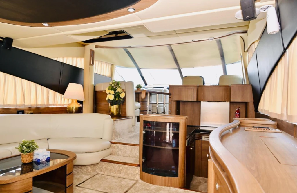 ALQUILER DE YATE PRIVADO AZIMUT DE 64 PIES EN DUBAÍ HARBOR