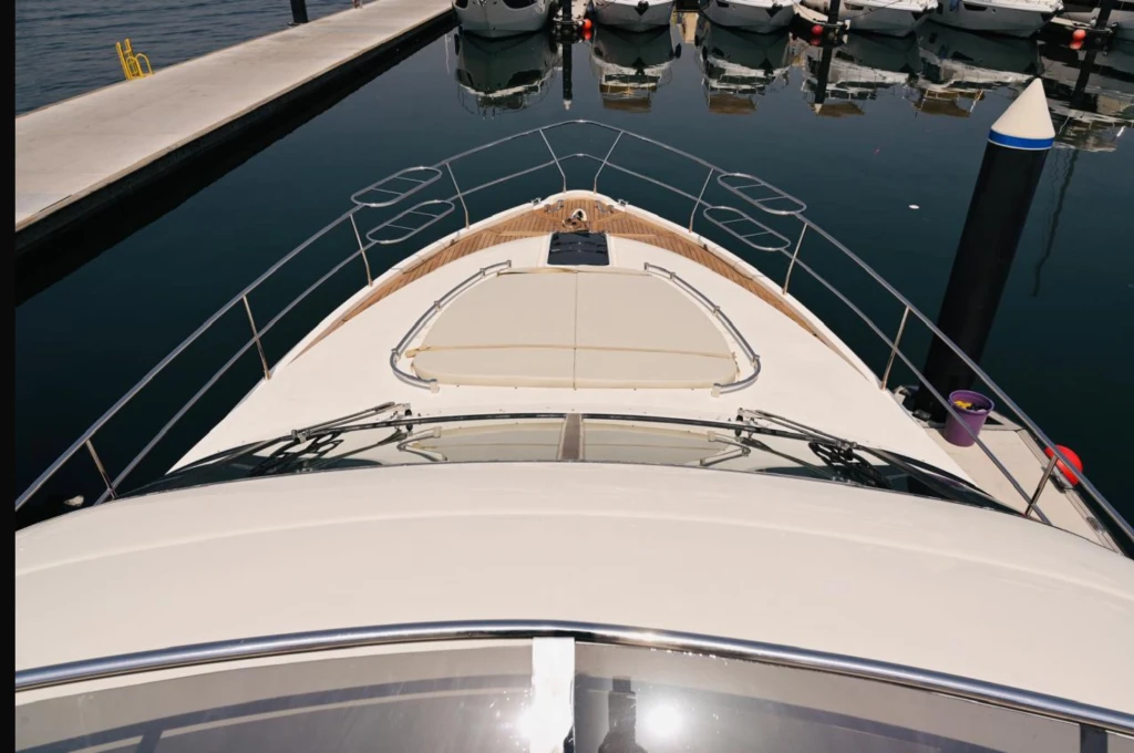 ALQUILER DE YATE PRIVADO AZIMUT DE 64 PIES EN DUBAÍ HARBOR