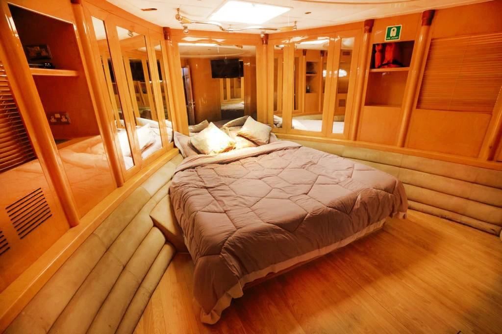 'ALQUILER DE YATE ESPECIAL ASFAR 95FT DUBAI MARINA'