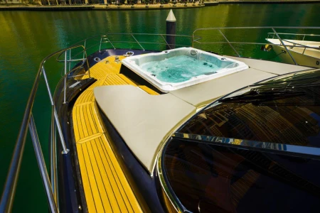 ASFAR 95FT BESONDERE YACHTMIETE DUBAI MARINA