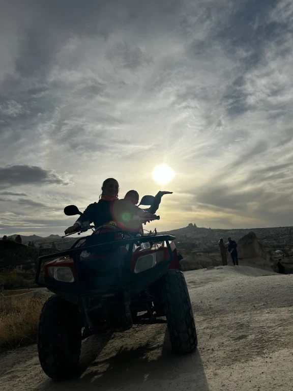 جولة ATV في كابادوكيا: رحلة مغامرة عبر المدخنات العجيبة