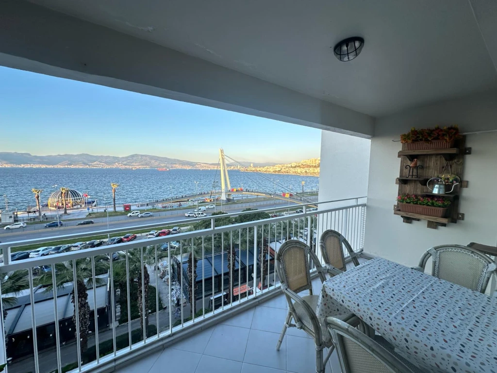 İzmir Güzelyalı da Otoparklı Deniz Manzaralı Aileler İçin Uygun Kiralık Daire