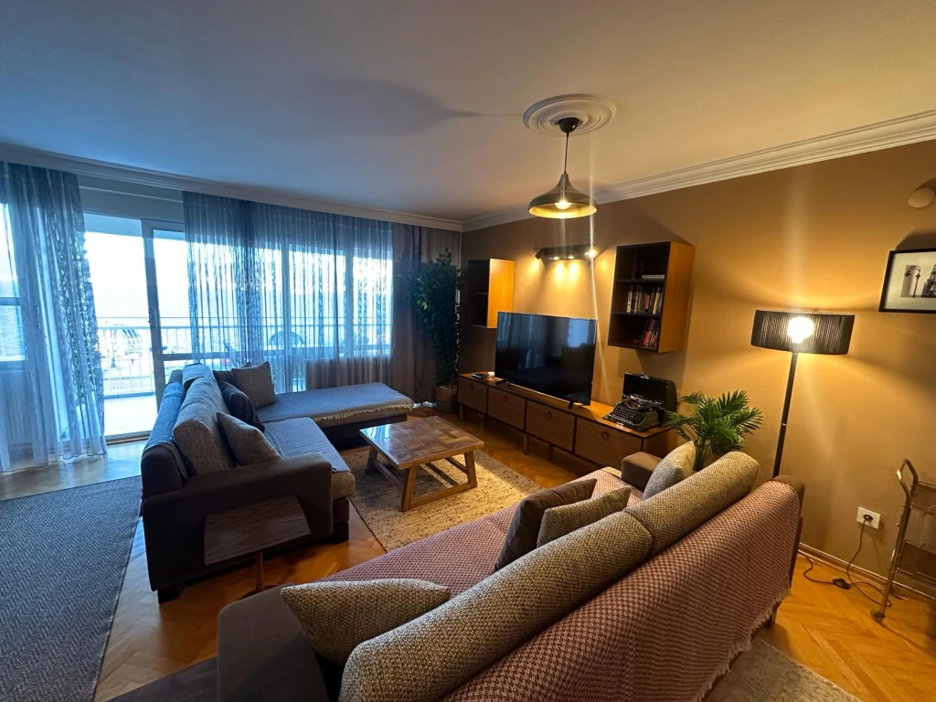 İzmir Güzelyalı da Otoparklı Deniz Manzaralı Aileler İçin Uygun Kiralık Daire