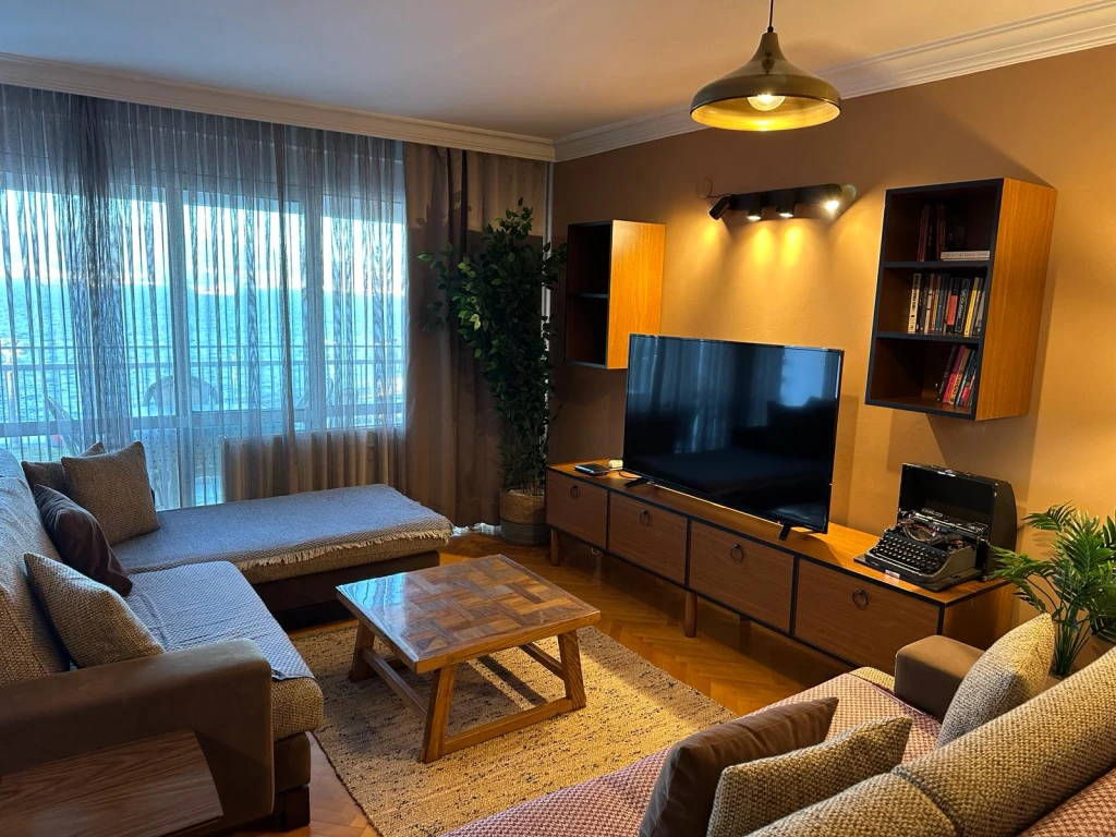 İzmir Güzelyalı da Otoparklı Deniz Manzaralı Aileler İçin Uygun Kiralık Daire