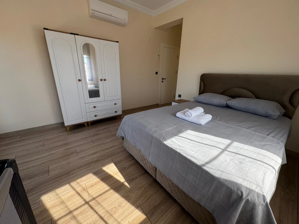 İzmir Foça da Aileler İçin Uygun, 3 yatak odalı, Havuzlu, Bahçeli, Şömineli Villa