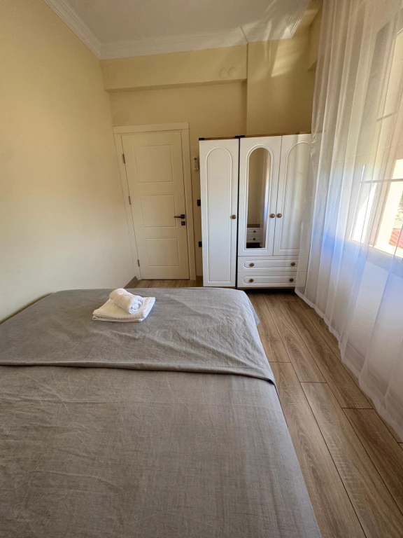 İzmir Foça da Aileler İçin Uygun, 3 yatak odalı, Havuzlu, Bahçeli, Şömineli Villa