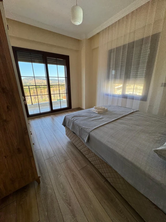 İzmir Foça da Aileler İçin Uygun, 3 yatak odalı, Havuzlu, Bahçeli, Şömineli Villa