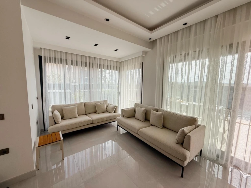 İzmir Çeşme Residere de Aileler için Uygun Tuz Havuzlu Kiralık Villa