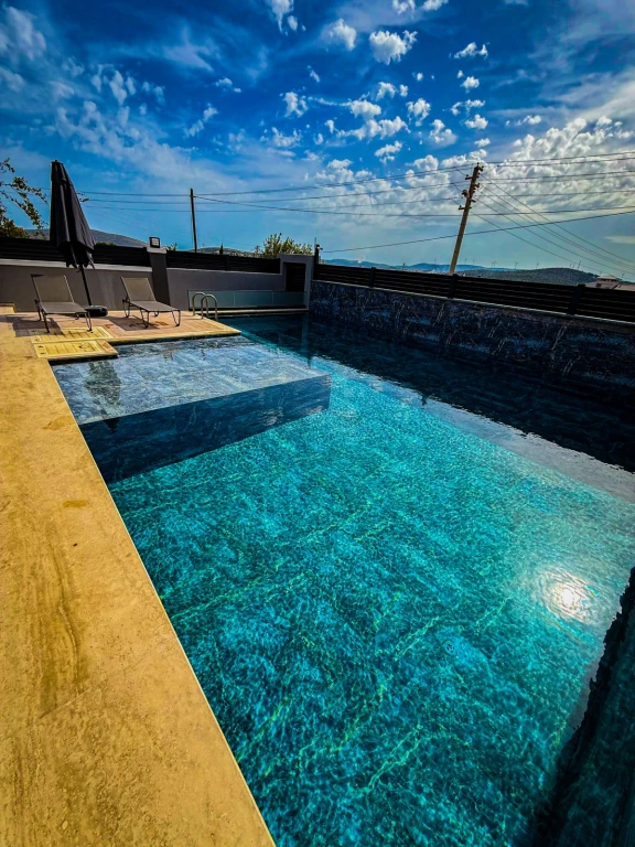 İzmir Çeşme Residere de Aileler için Uygun Tuz Havuzlu Kiralık Villa