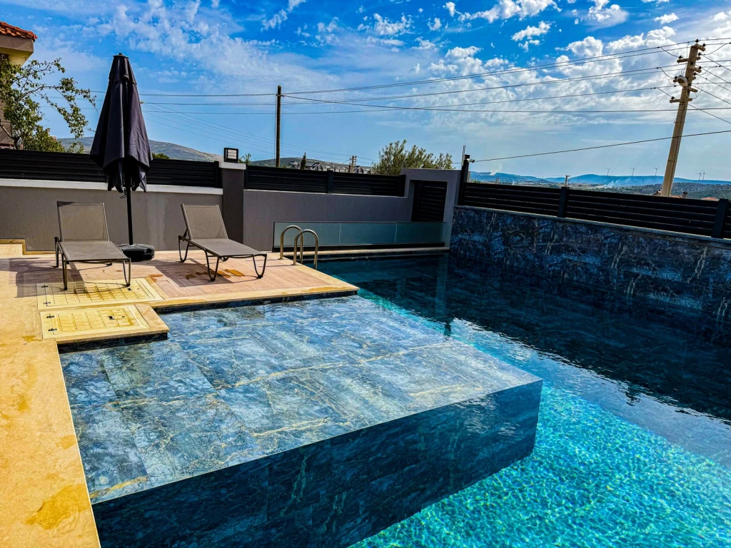 İzmir Çeşme Residere de Aileler için Uygun Tuz Havuzlu Kiralık Villa