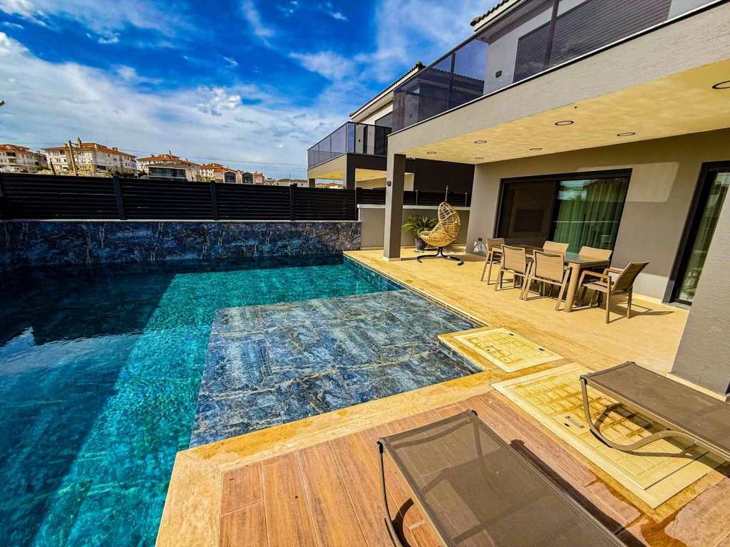 İzmir Çeşme Residere de Aileler için Uygun Tuz Havuzlu Kiralık Villa