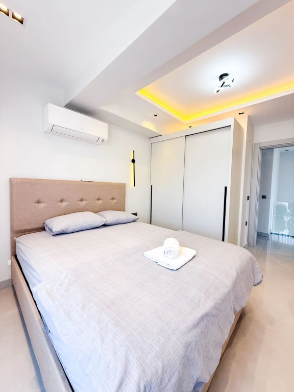 İzmir Çeşme Reisdere de Aileler İçin Uygun Tuz Havuzlu Kiralık Villa 2